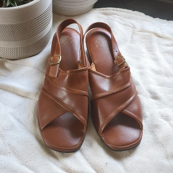 Sandals - Picture 1 of 4